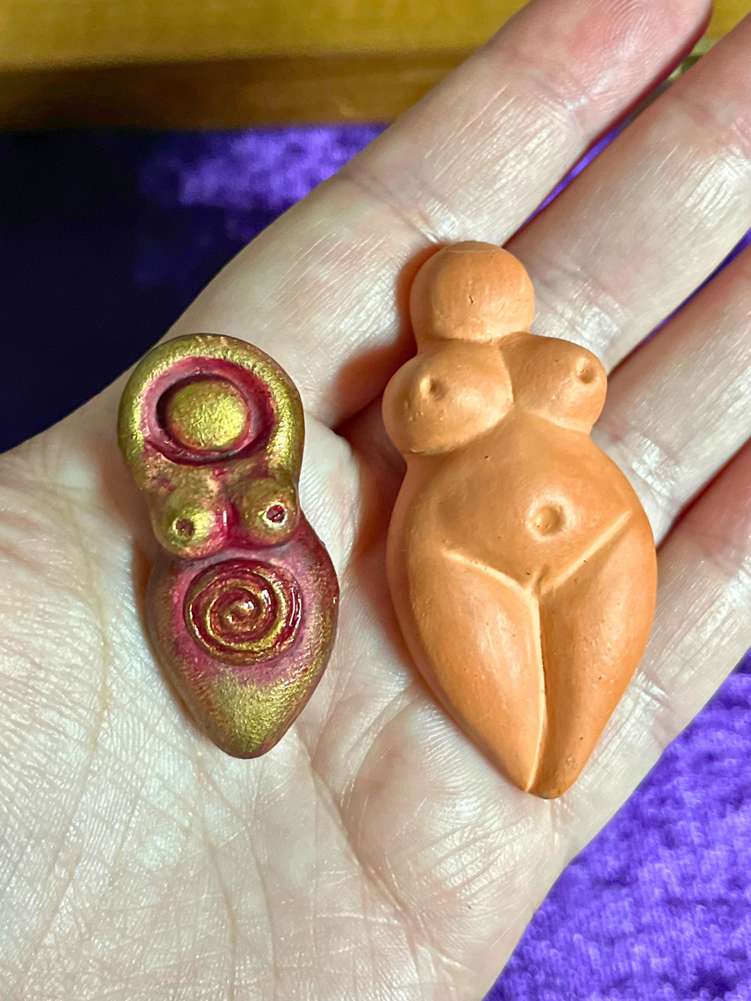 White Spring Handcrafted Altar Goddess – Spiral Mini