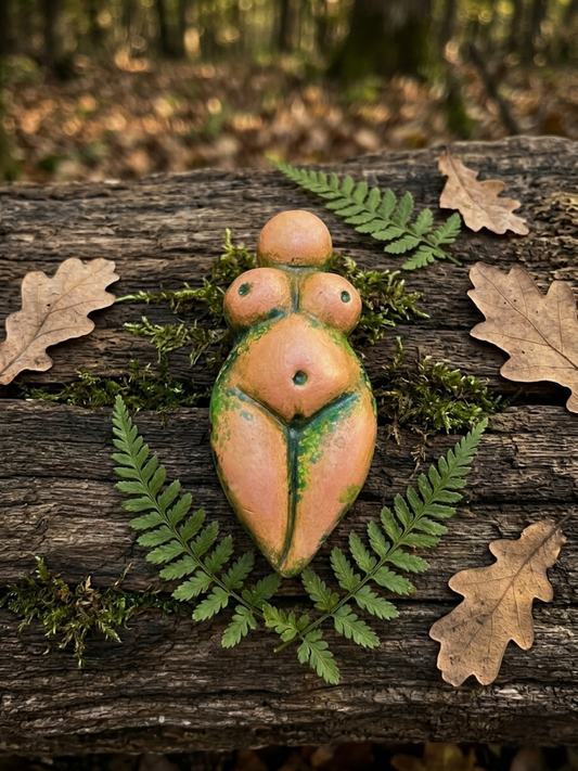 Sligachan Fae Handcrafted Altar Goddess - Moss