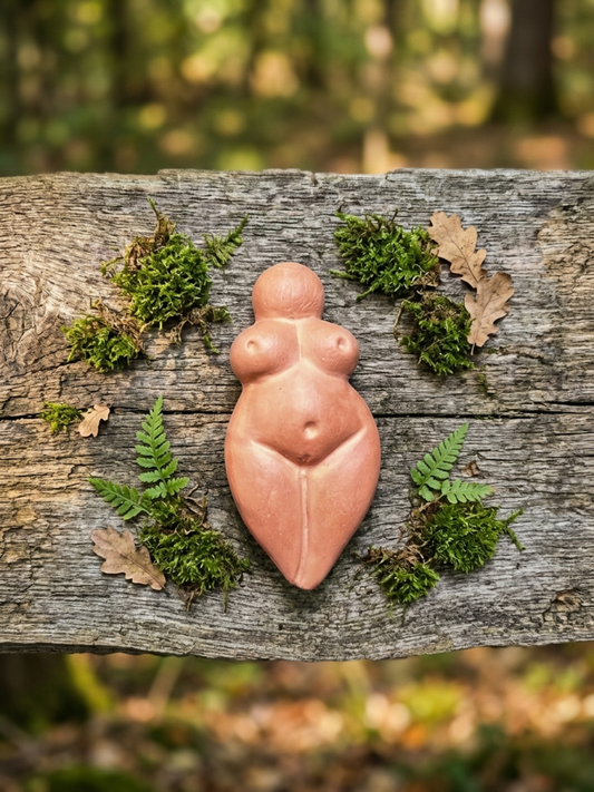 Sligachan Fae Handcrafted Altar Goddess - Natural